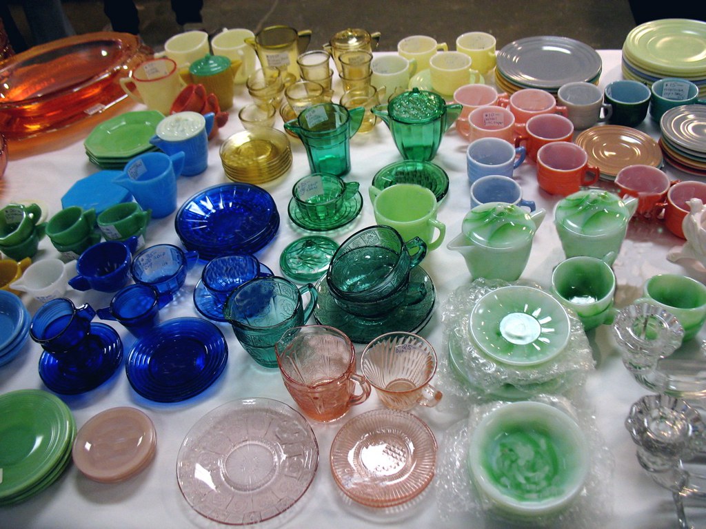 Vintage Glass Showdown: Indiana Glass vs. Anchor Hocking vs. Federal Glass
