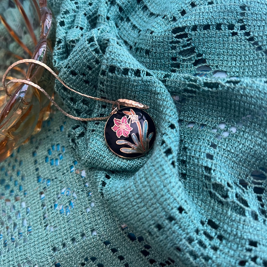 Vintage Cloisonné-Style Enamel Pendant – Black Floral Puffy Round Reversible Necklace with Gold-Tone Chain