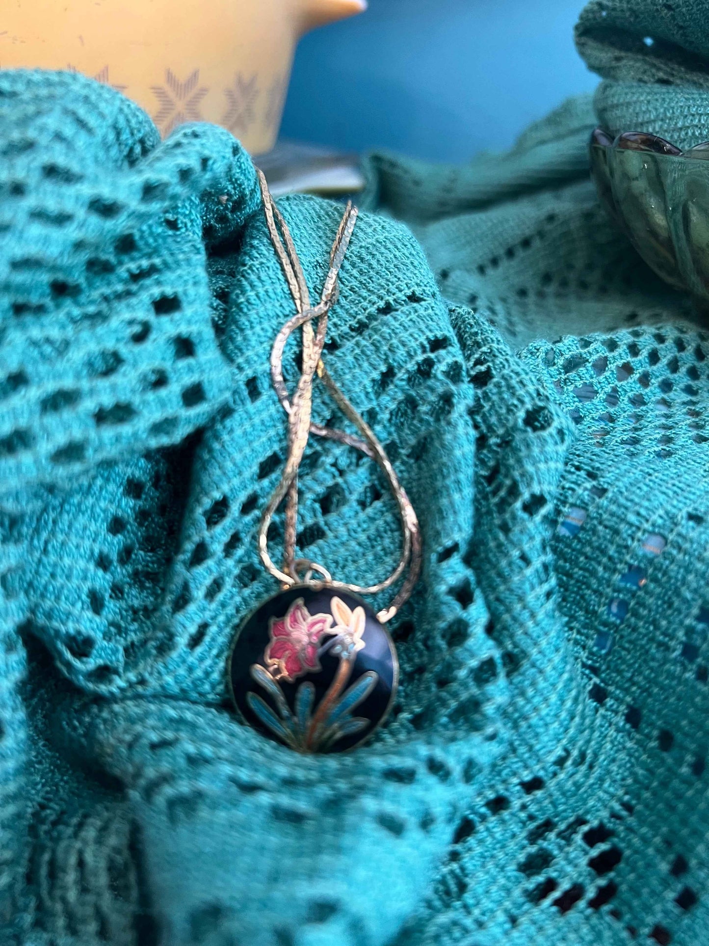 Vintage Cloisonné-Style Enamel Pendant – Black Floral Puffy Round Reversible Necklace with Gold-Tone Chain