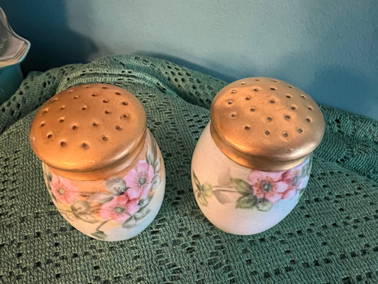 Cottagecore floral salt and pepper set for vintage kitchen décor