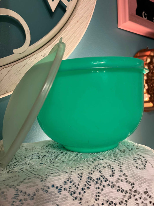 Vintage Tupperware Jadite Green Bowl #1424 with Domed Lid #1425 – Mid-Century Storage Bowl