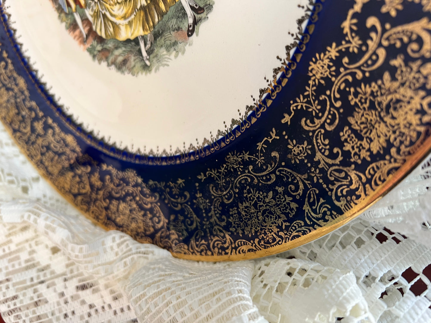 Decorative charger plate