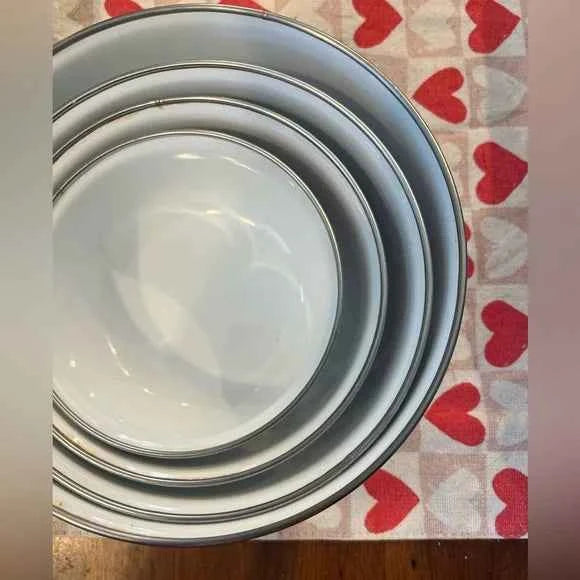 Kobe Set of 4 Vintage Enameled Metal Nesting Bowls – Pink Rose Design, Made in Indonesia