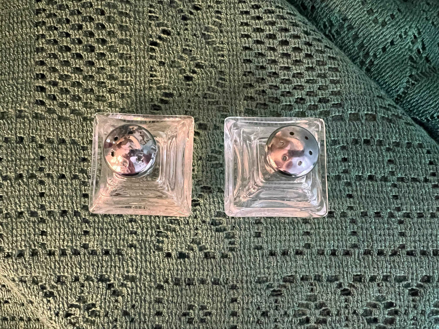 Vintage Irice Pyramid Ribbed Glass Salt & Pepper Shakers – Art Deco Mid-Century Collectible Set