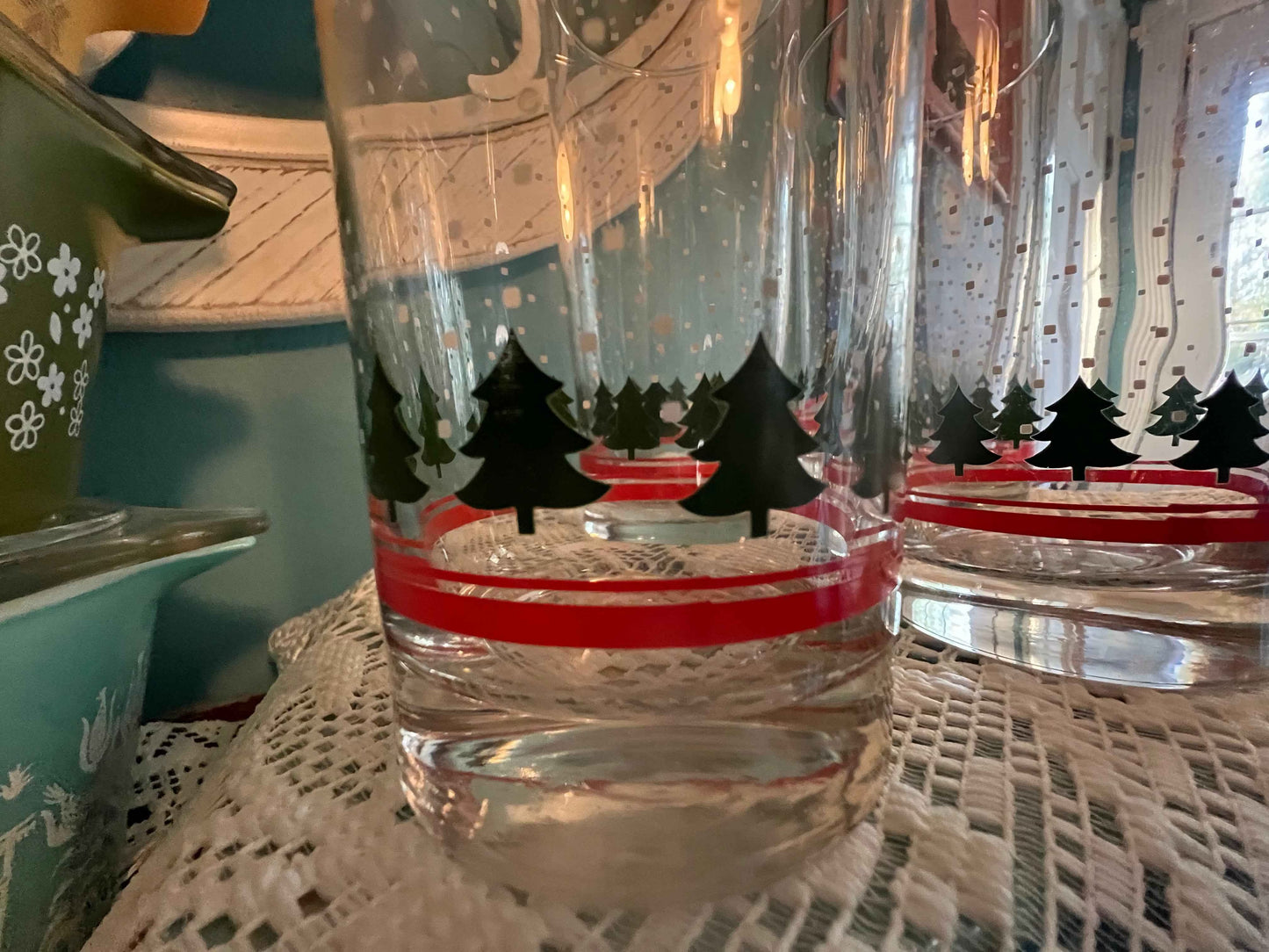 Set of 4 Vintage Libbey Holiday Winterland Glasses – 1970s–80s Tall Christmas Glassware