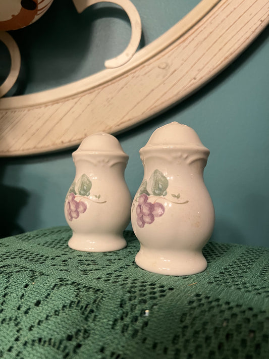 Grapevine Pfaltzgraff shakers