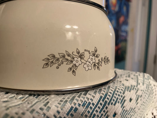 Vintage Pfaltzgraff heirloom bowls