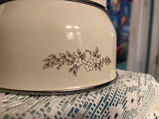 Vintage Pfaltzgraff Heirloom 2-Piece Metal Nesting Mixing Bowls – Large & Medium