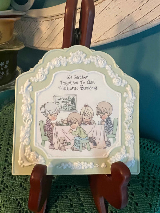 Precious Moments Porcelain Wall Plaque – “We Gather Together To Ask The Lord’s Blessing” – 1994 Family Prayer Scene