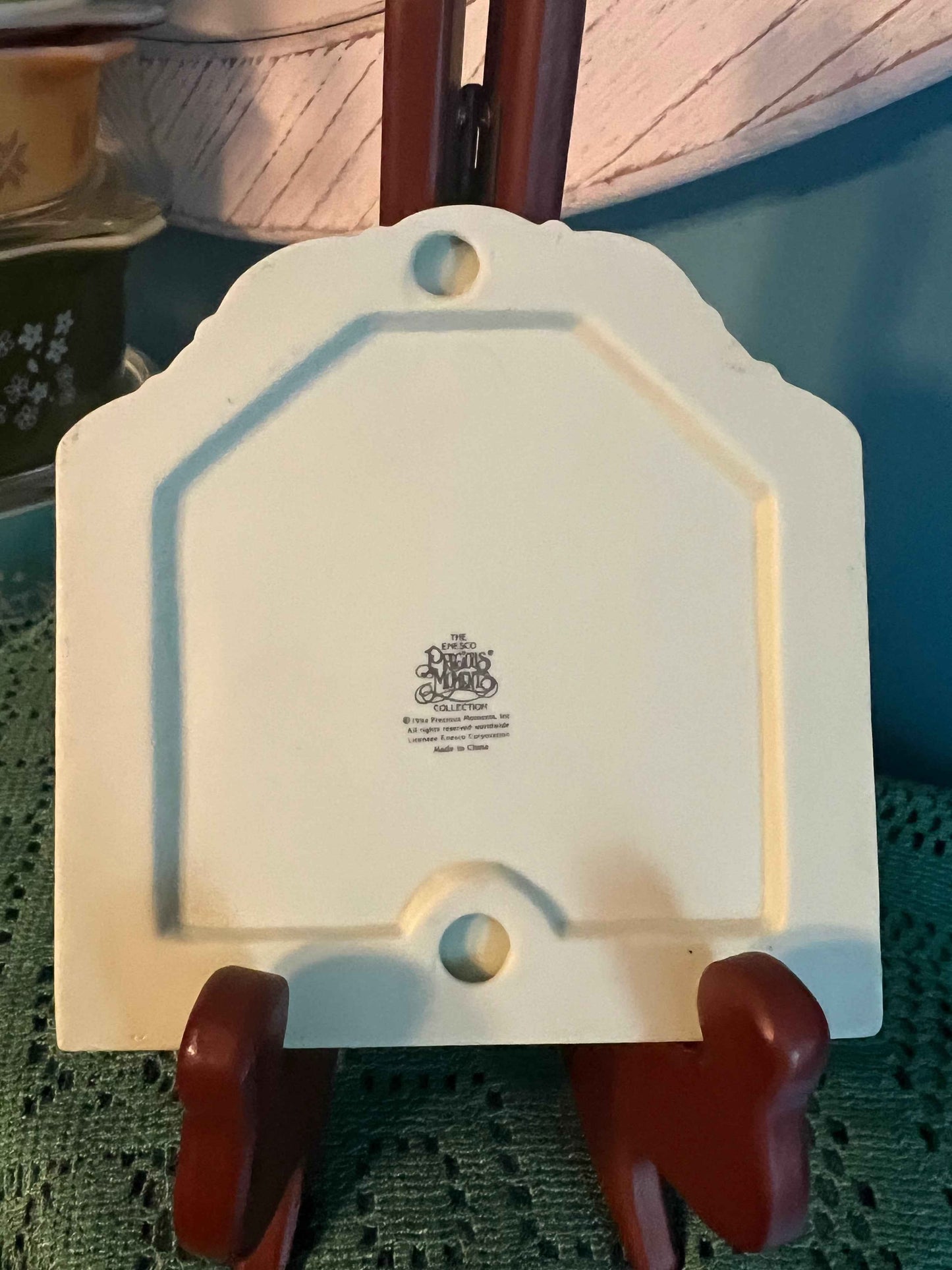 Precious Moments Porcelain Wall Plaque – “We Gather Together To Ask The Lord’s Blessing” – 1994 Family Prayer Scene