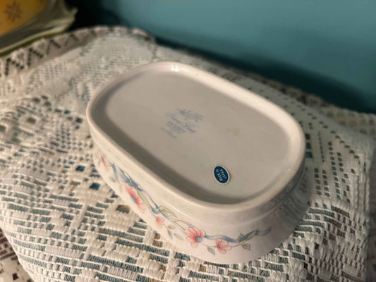 Vintage Princess House Floral Ribbon Porcelain Bathroom Set – Soap Dish, Cup & Toothbrush Holder