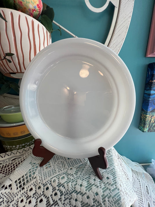 Collectible 10.25” Pyrex pie plate white milk glass