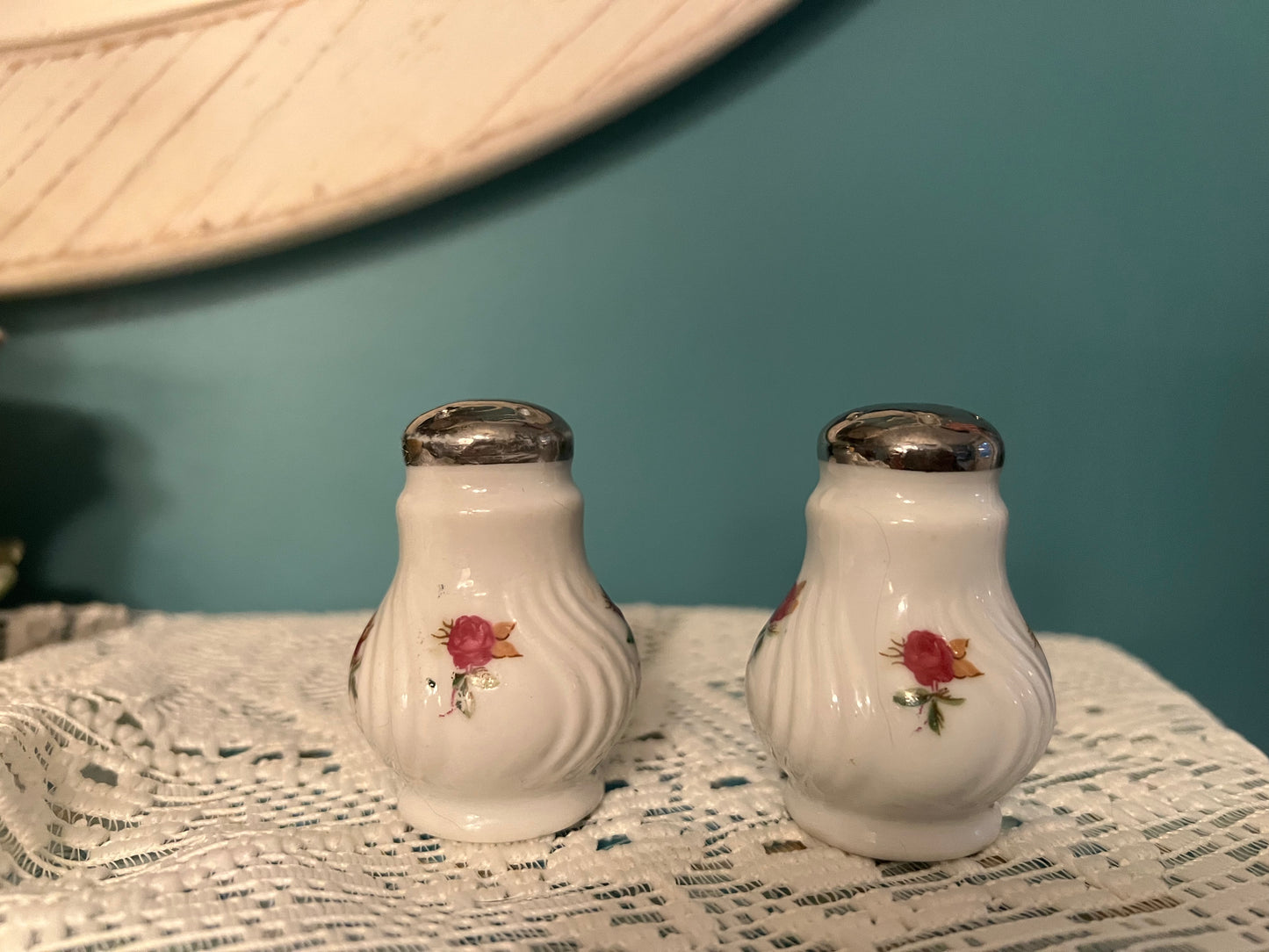 Farmhouse table décor