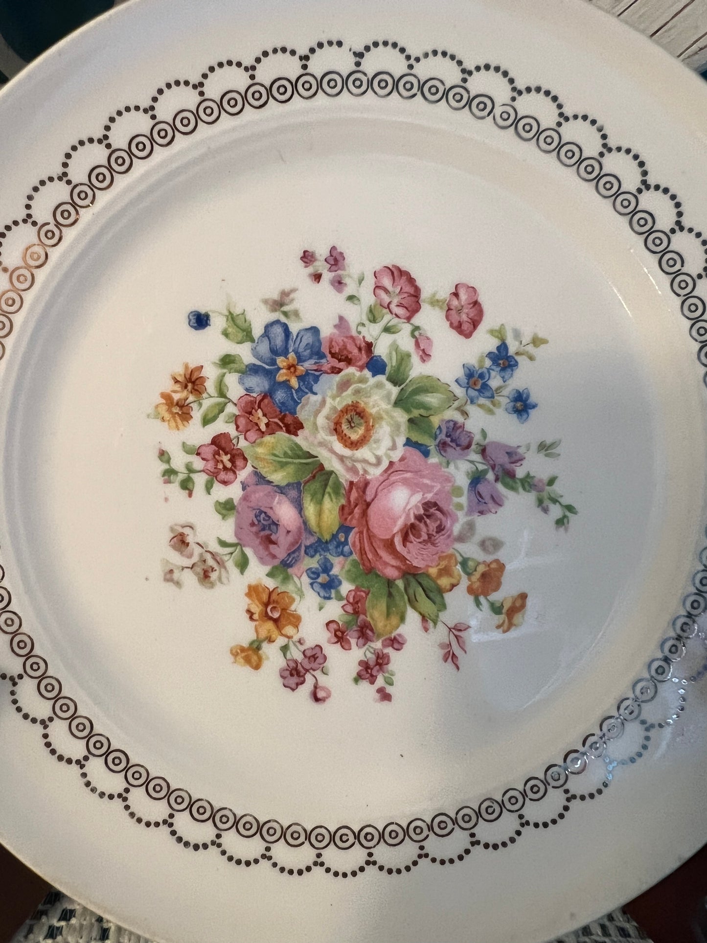 Vintage Salem Maryland 1940s bread and dessert plate set with 23K gold trim