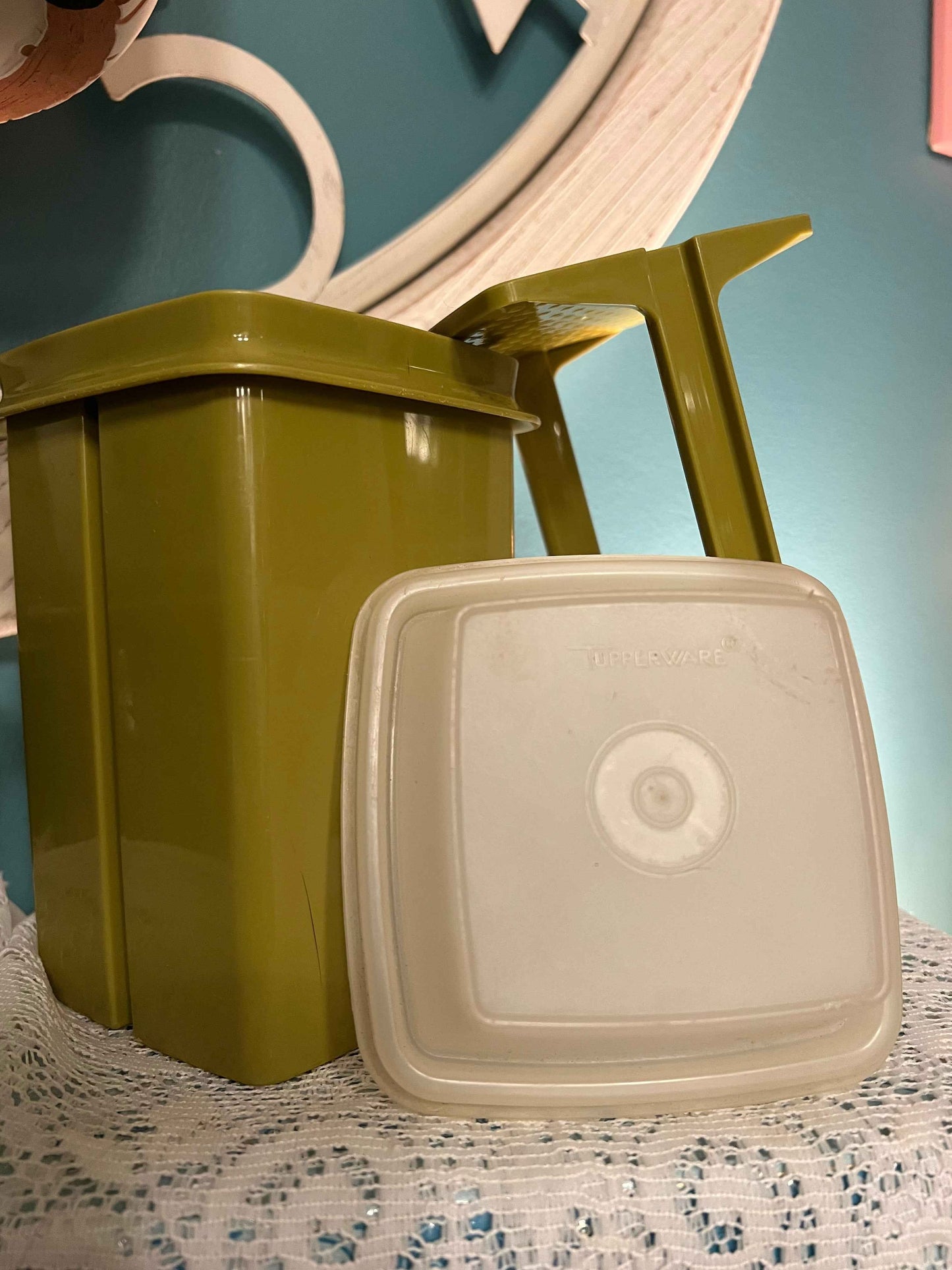 Vintage Tupperware Pick-A-Deli Olive Green Container with Strainer – 1330-11 Pickle Keeper, Excellent Condition