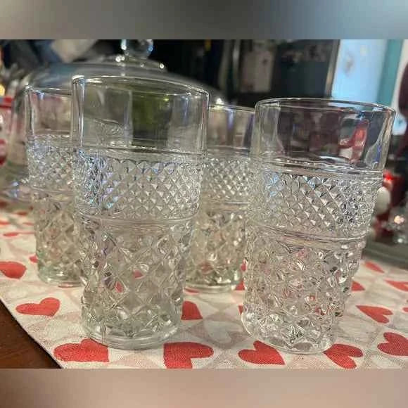 Wexford Diamond Pressed Crystal Glasses – Vintage Glassware – Dusty  Treasures