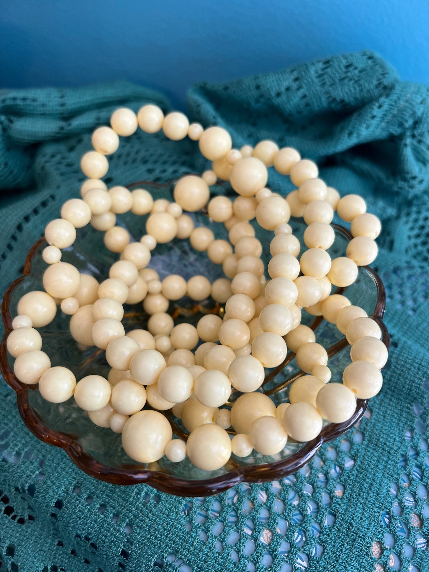 Vintage Jewelry & Cosmetics – Classic Glamour & Collectible Beauty