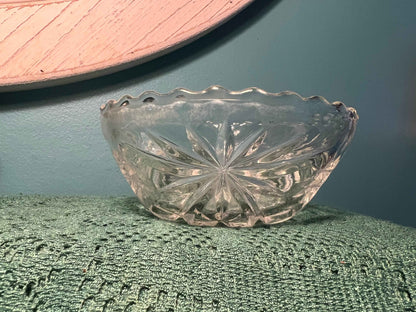 Anchor Hocking Early American Prescut Glass Berry Bowl | EAPC Star of David Pattern | Scalloped Rim Vintage Pressed Glass