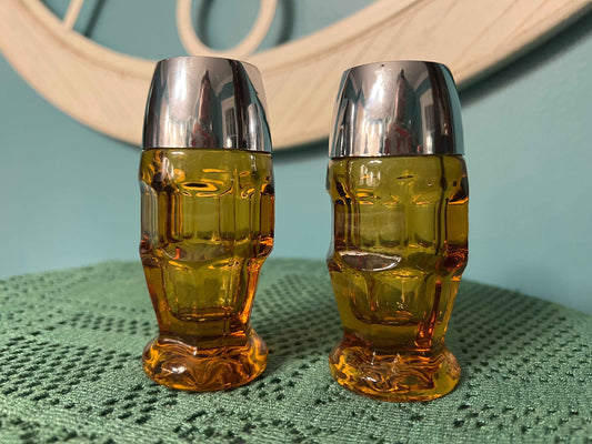 Vintage Anchor Hocking Georgian-Style Amber Honeycomb Glass Salt & Pepper Shakers