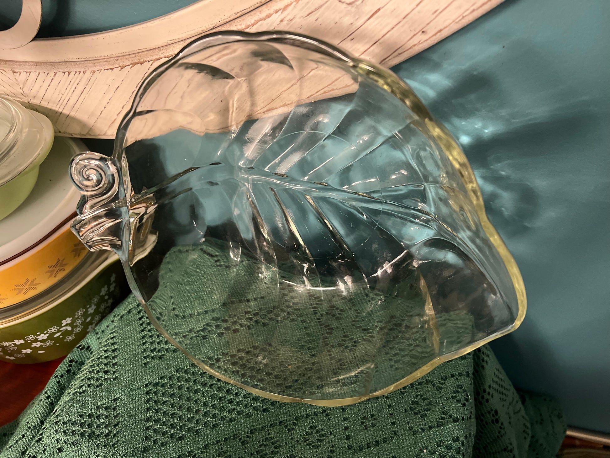 Vintage Anchor Hocking clear glass leaf-shaped serving set with 1 large and 4 small bowls