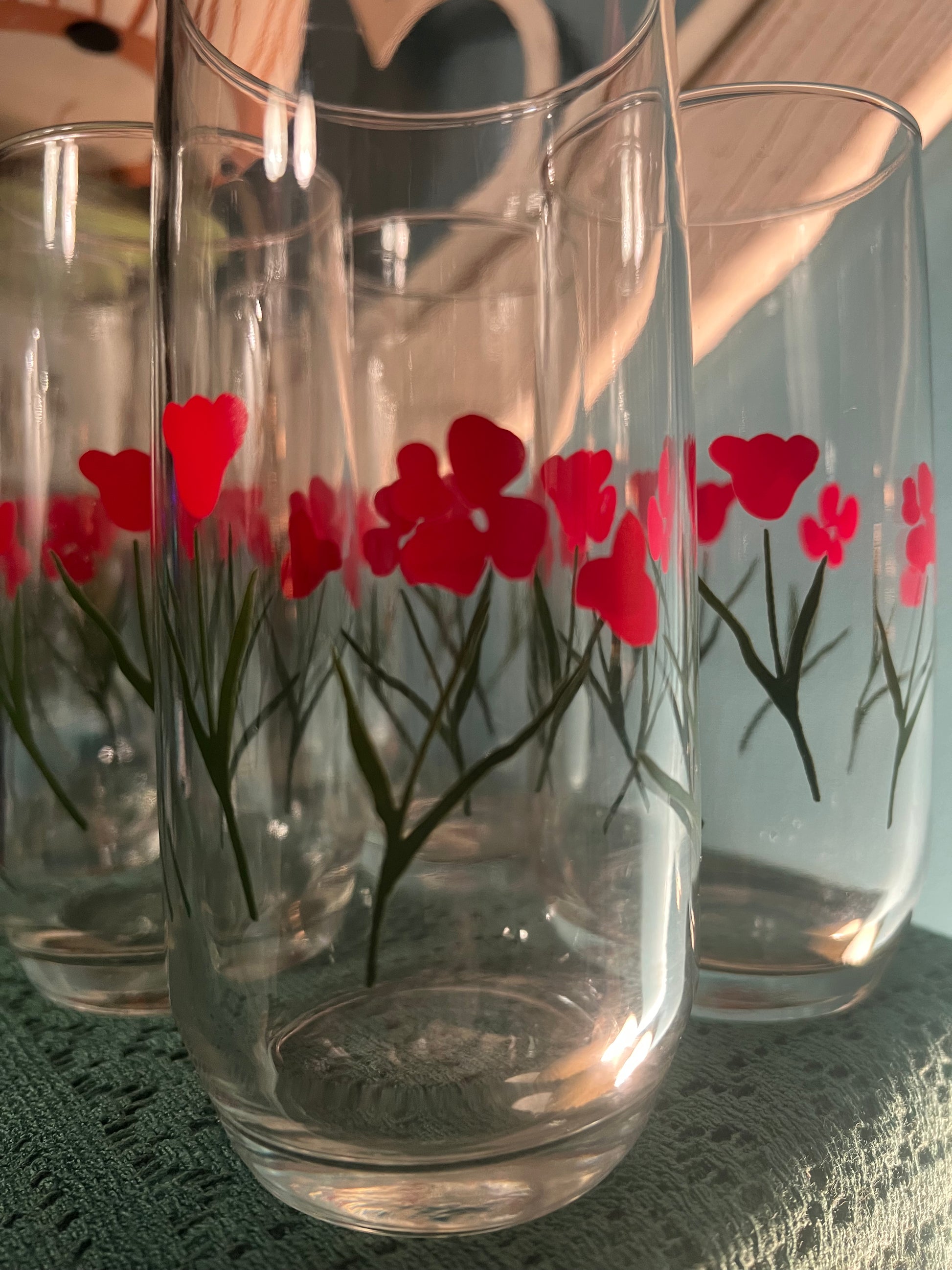 Anchor Hocking Red Poppy pattern clear glass tumblers for vintage kitchen décor