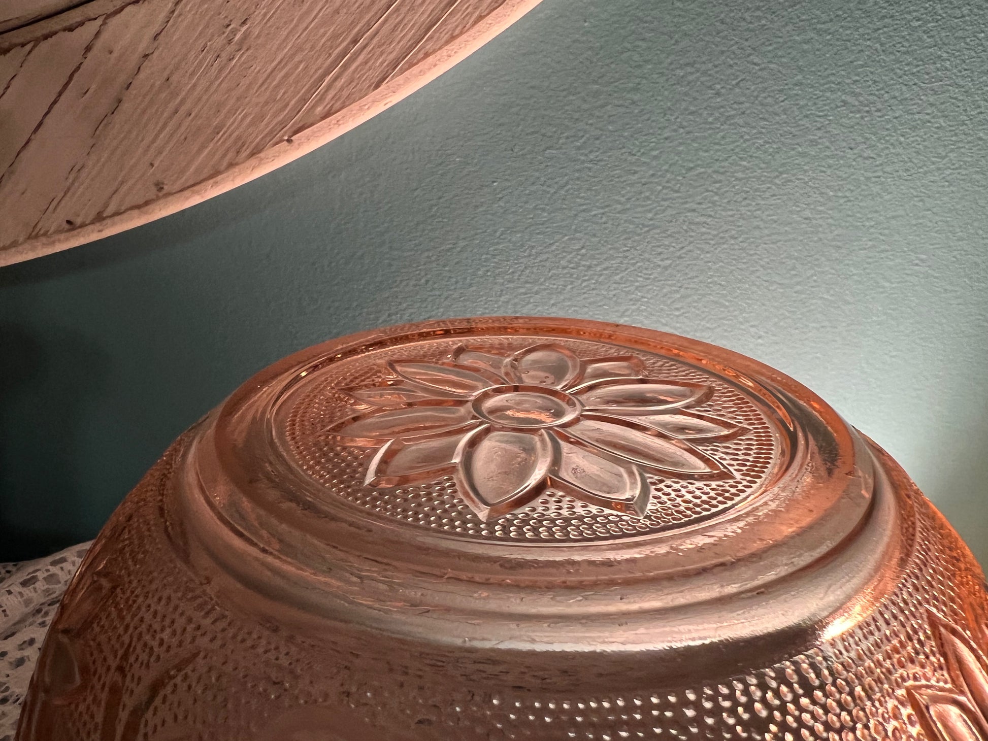 Collectible Anchor Hocking Sandwich Pink Depression Glass bowl with fanned leaves and blossoms