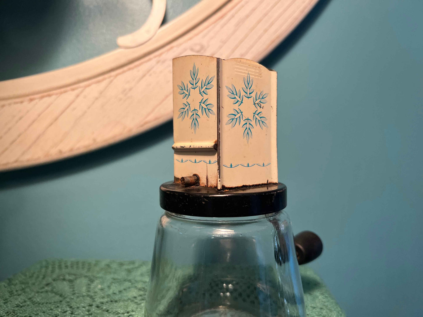 Androck Nut or Spice Grinder with Star | Collectible Vintage Holiday Decor