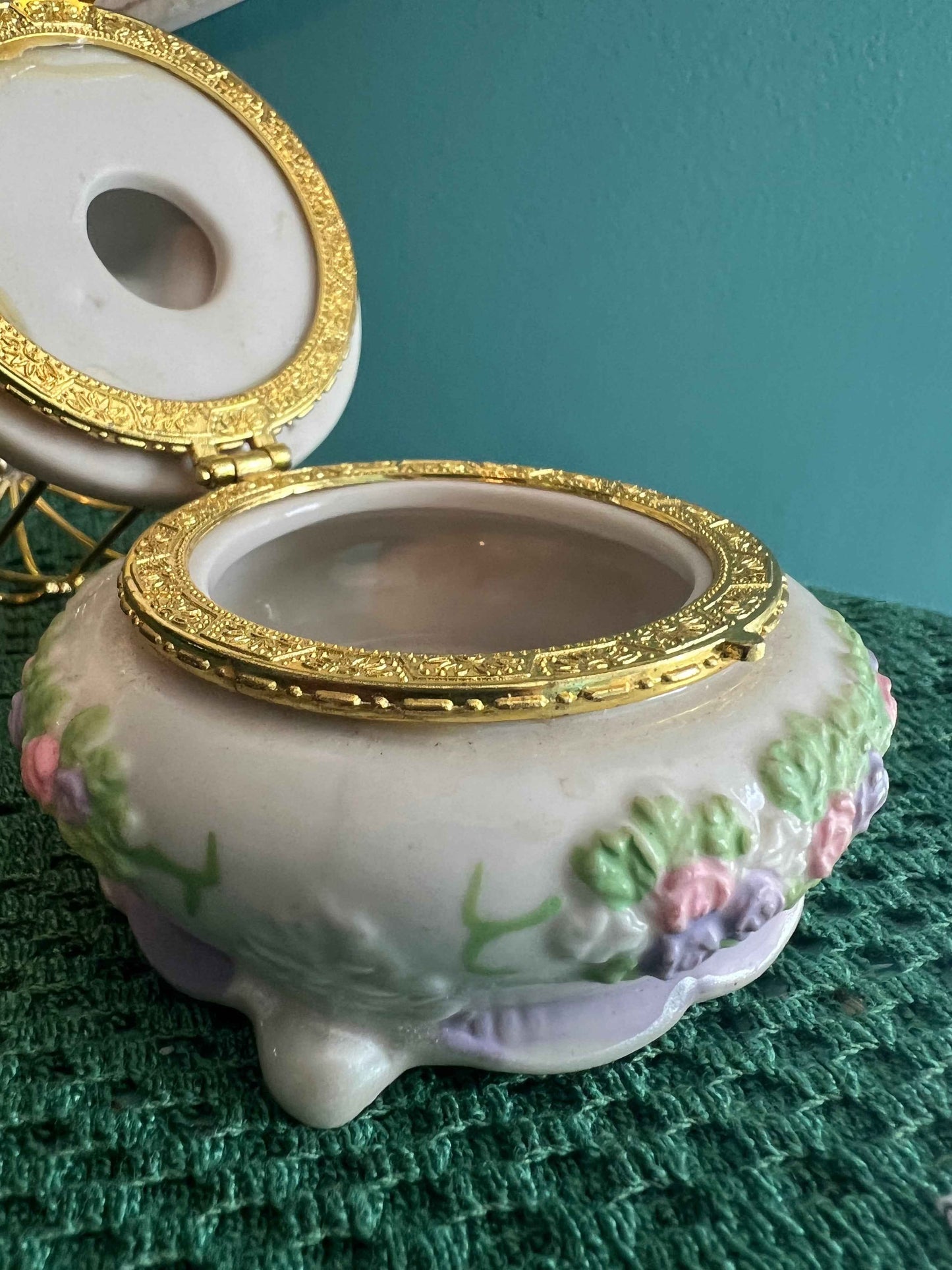 Vintage Ceramic Bird Cage Trinket Box with Porcelain Love Birds – Mini Jewelry Holder, Ring Holder, Nightstand Box