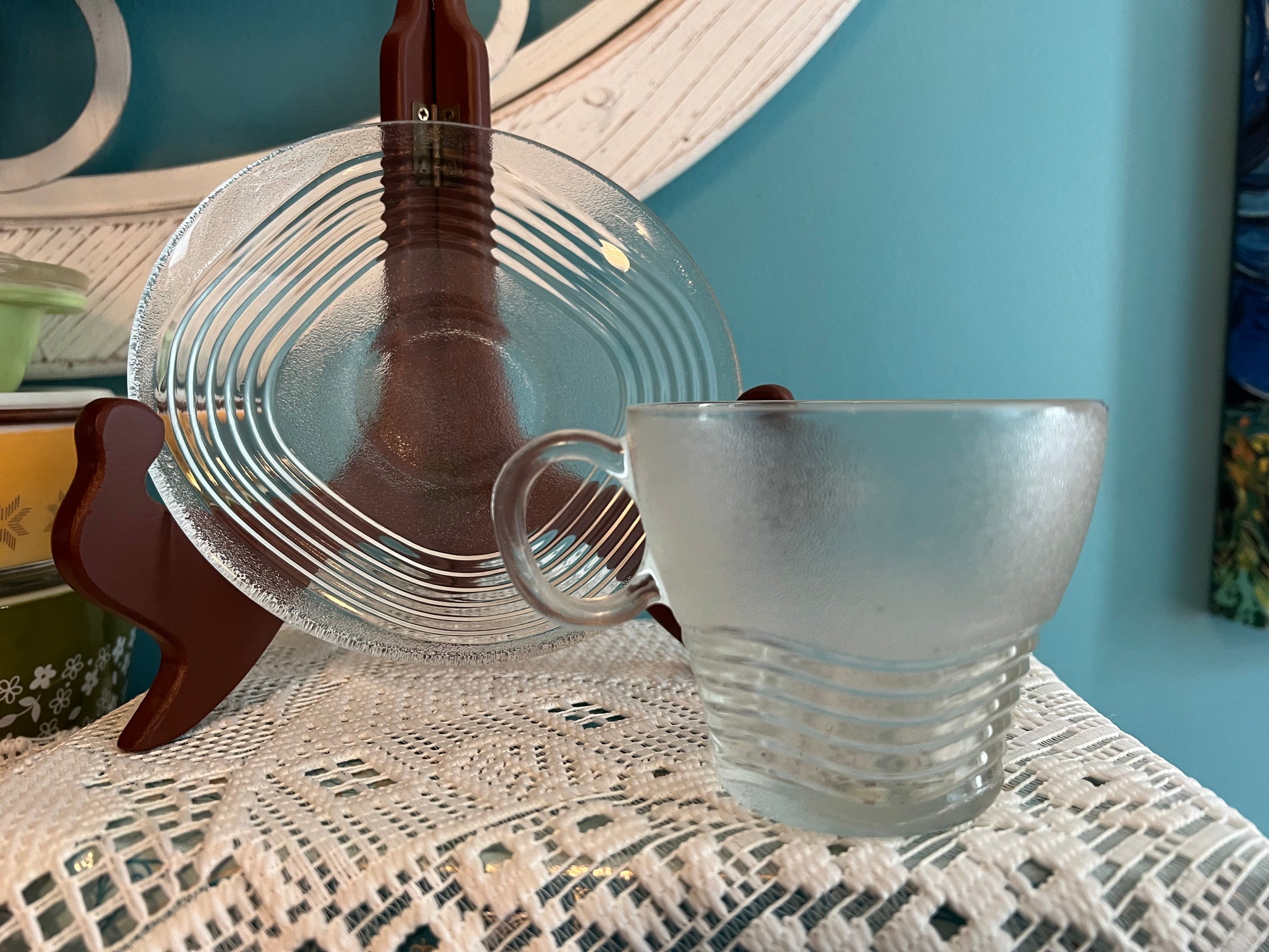 Beehive pattern dinnerware set