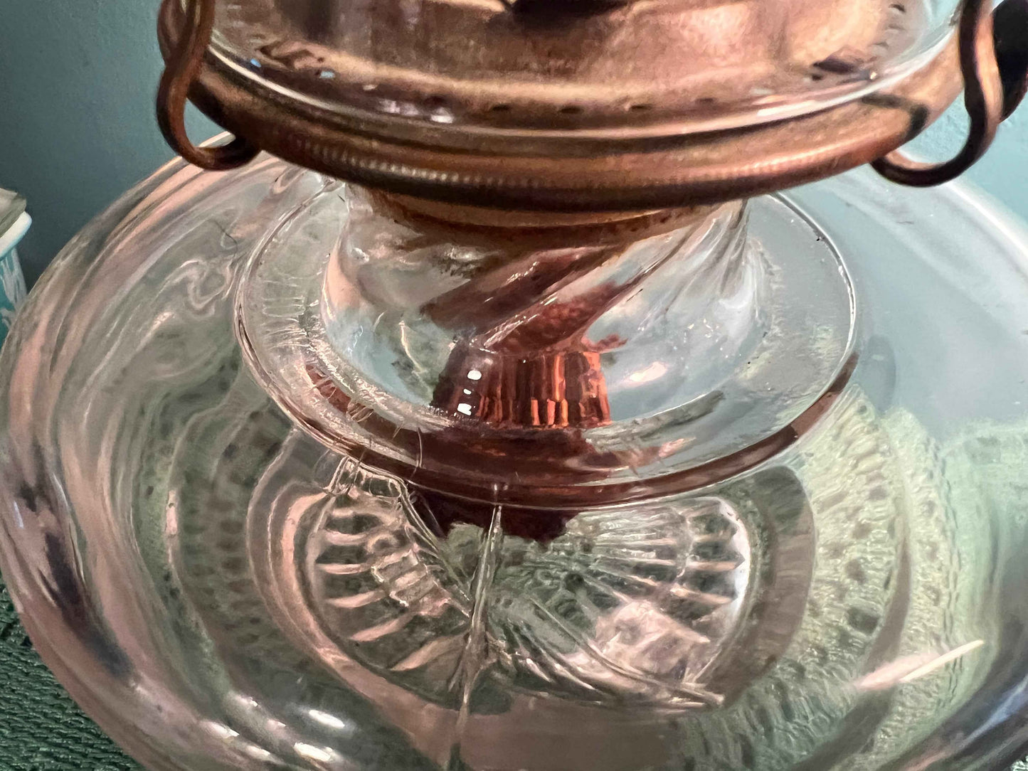 E Miller Co Oil Lamp - Queen Anne No. 1 | 10" | Vintage Home Decor