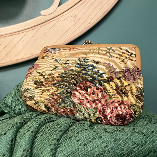 Vintage floral tapestry purse with kiss clasp closure