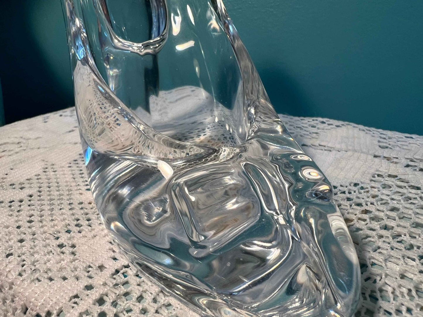 Adorable glass slipper accent piece for shelves