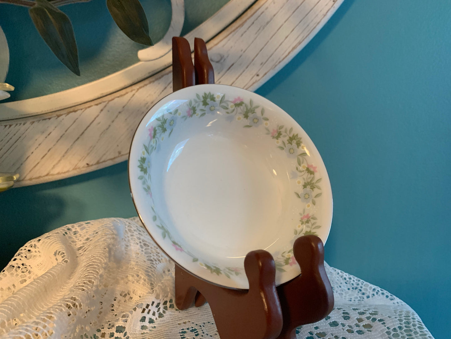 Collectible fine porcelain dinnerware for tea or dessert