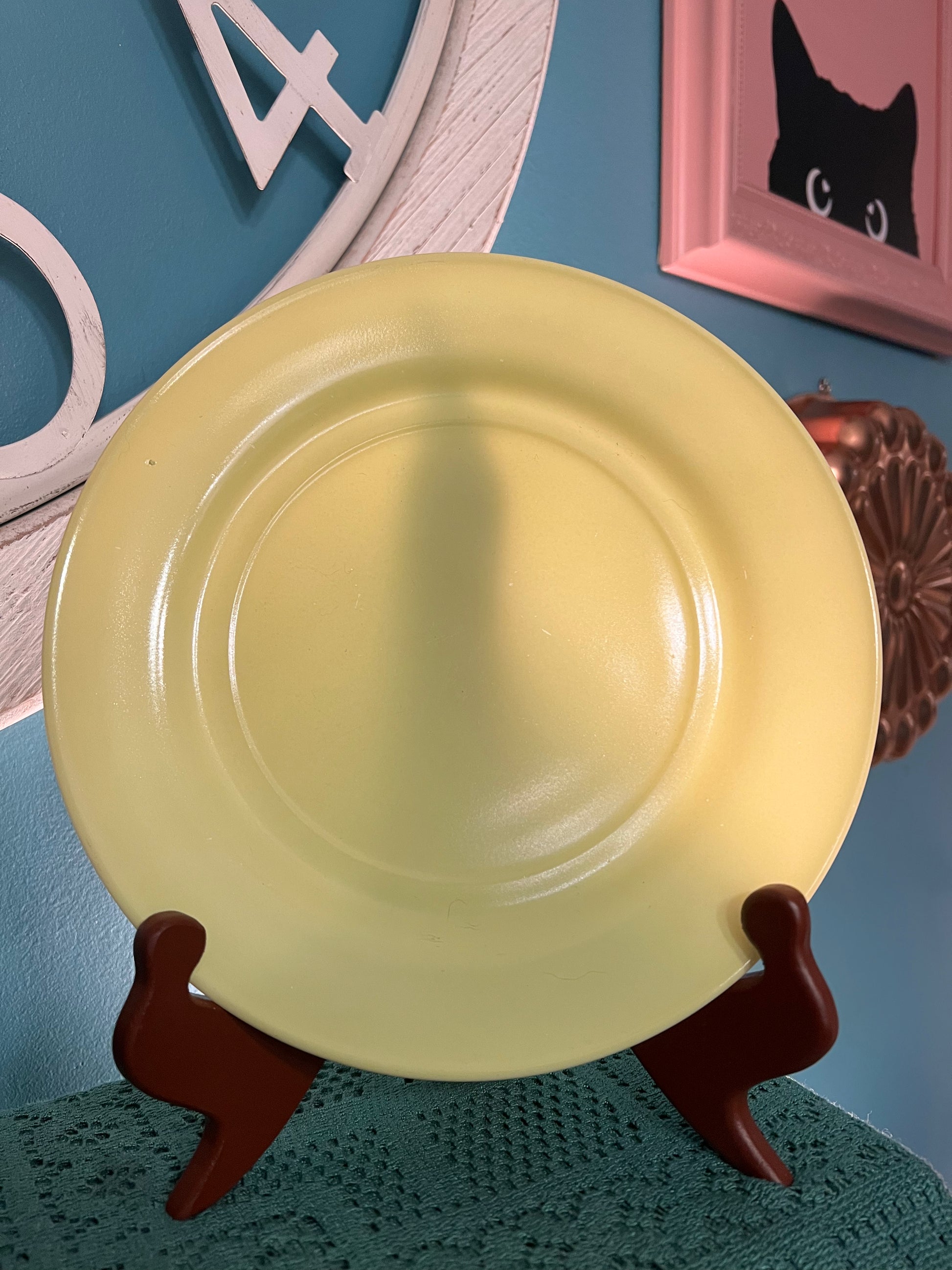 Vintage Hazel Atlas Ovide Platonite Pastel Yellow Moderntone 9-inch lunch plates from the 1940s
