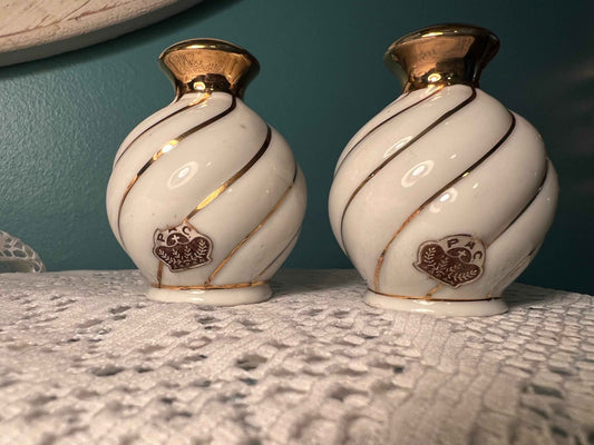 Vintage Porcelain Salt & Pepper Shakers – White Swirl with Gold-Tone Lids, Mid-Century Style