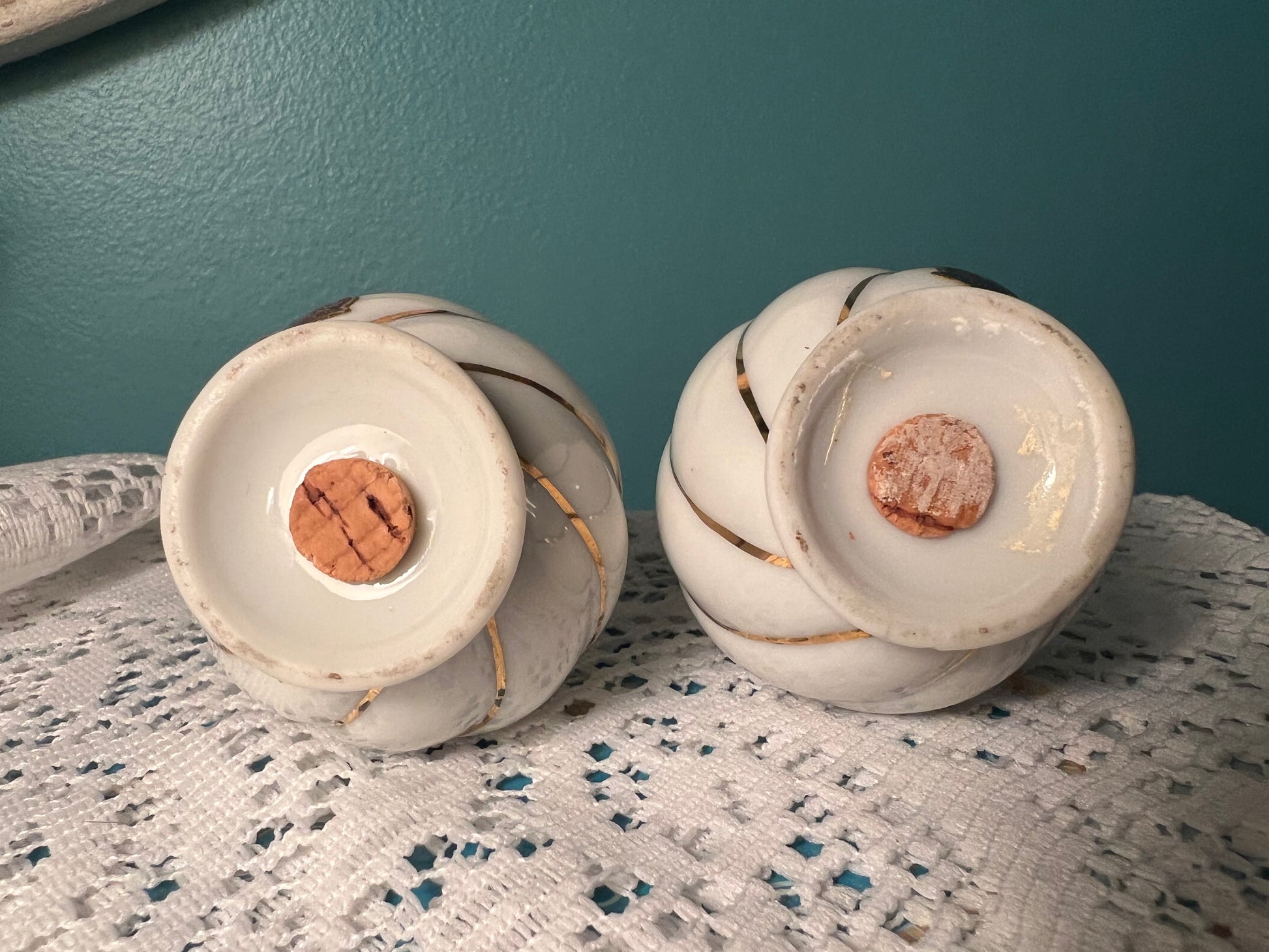 Vintage Porcelain Salt & Pepper Shakers – White Swirl with Gold-Tone Lids, Mid-Century Style - Dusty Treasures