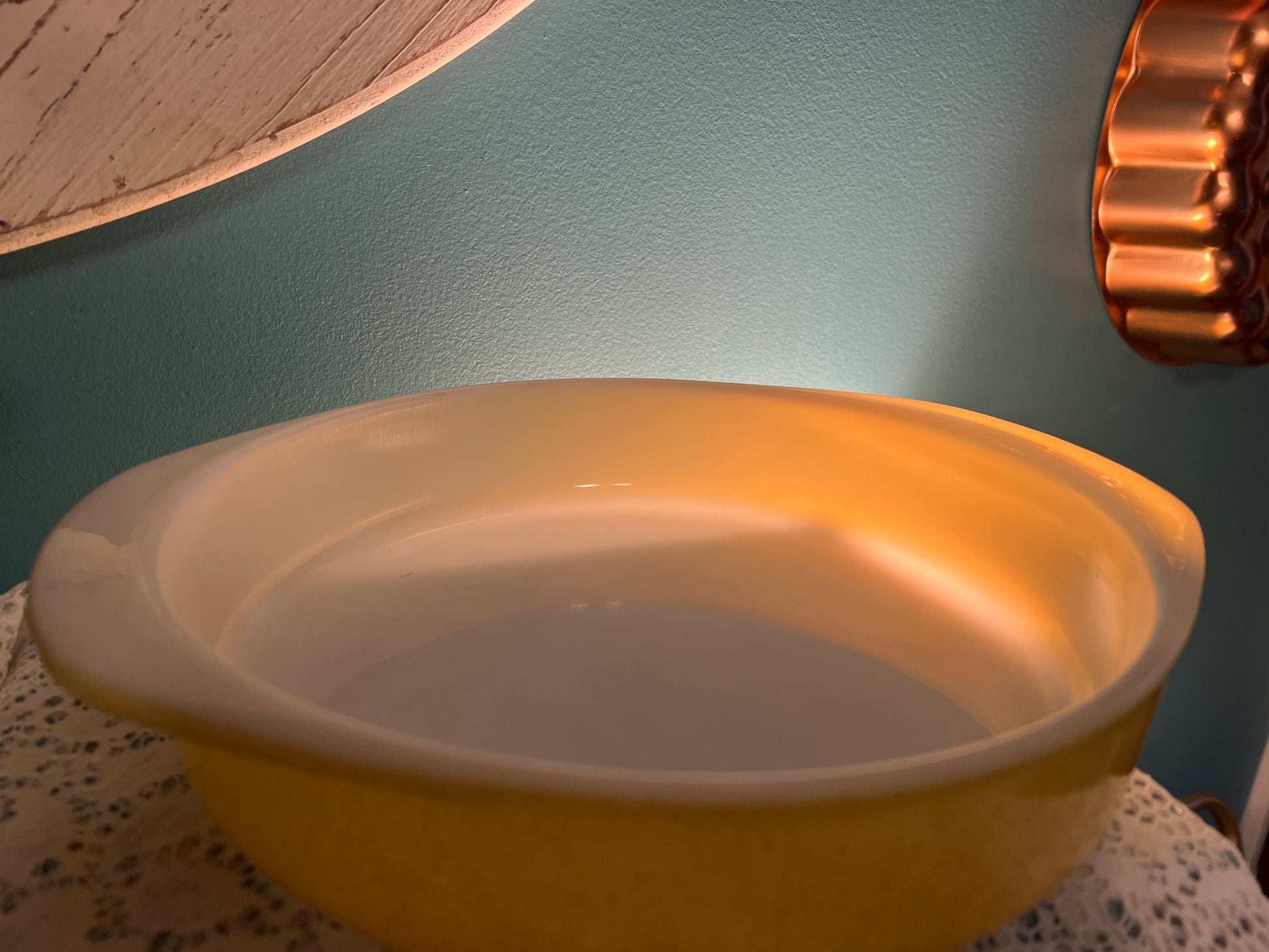 Vintage Pyrex Desert Dawn Yellow Pie / Cake Pan – Speckled Reddish-Brown Pattern, #42 (1955) - Dusty Treasures