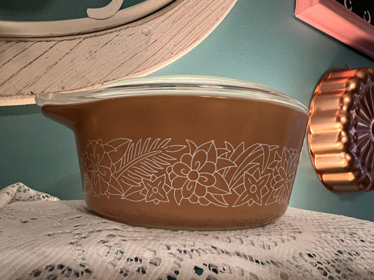 Vintage Pyrex 472-B Woodland Casserole Dish with Lid – 750mL, Light Brown Floral, 1970s - Dusty Treasures