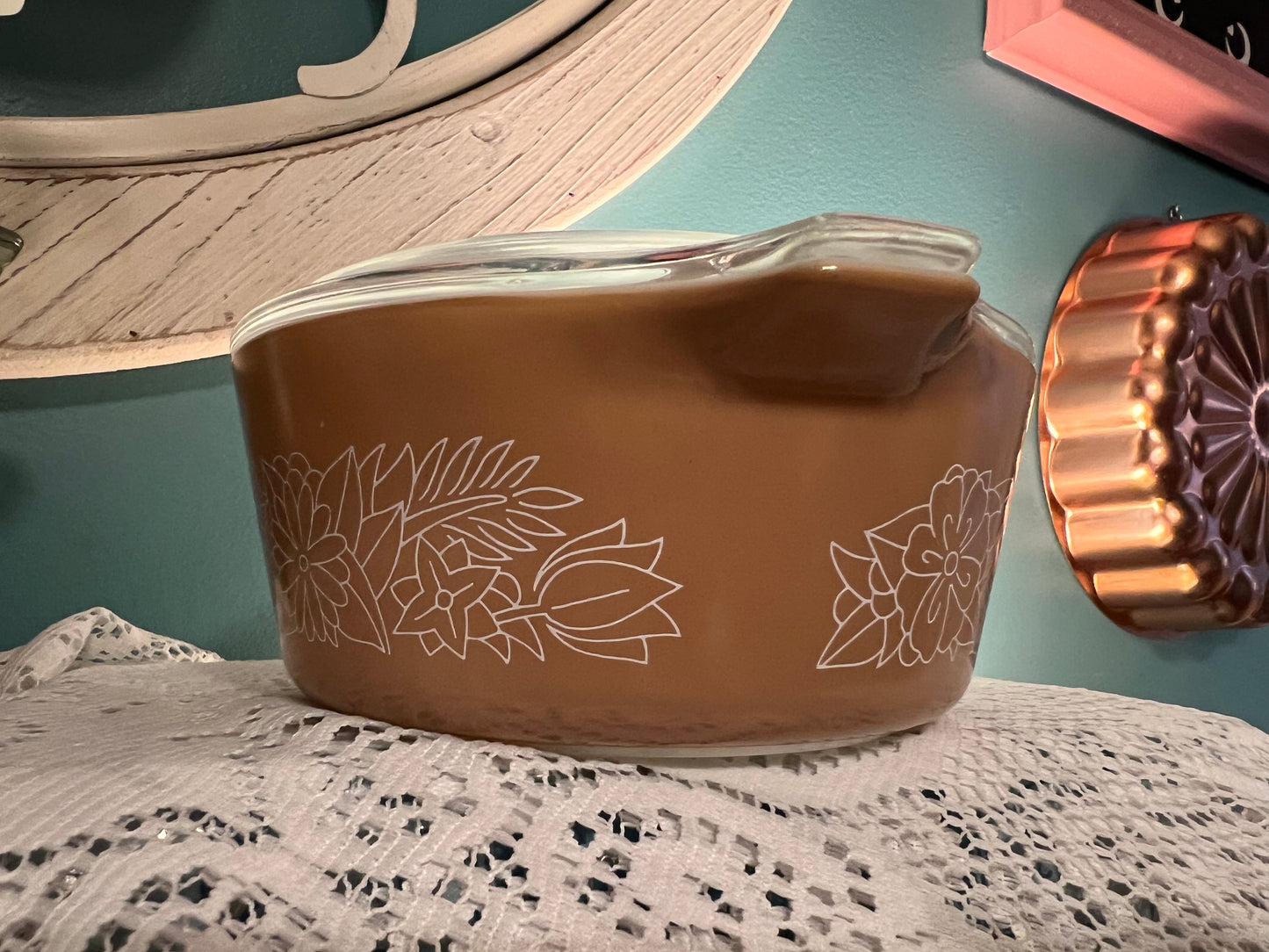 Vintage Pyrex 472-B Woodland Casserole Dish with Lid – 750mL, Light Brown Floral, 1970s - Dusty Treasures