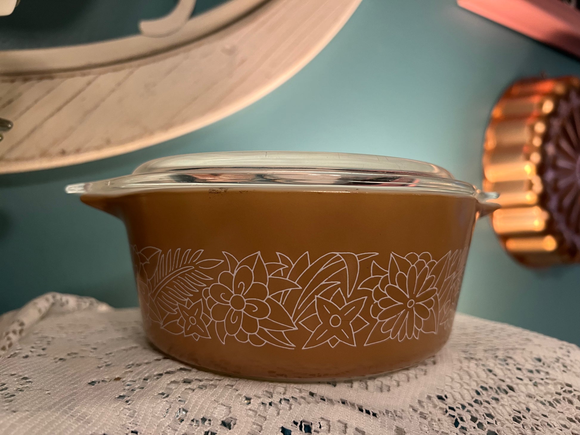 Vintage Pyrex 472-B Woodland Casserole Dish with Lid – 750mL, Light Brown Floral, 1970s - Dusty Treasures