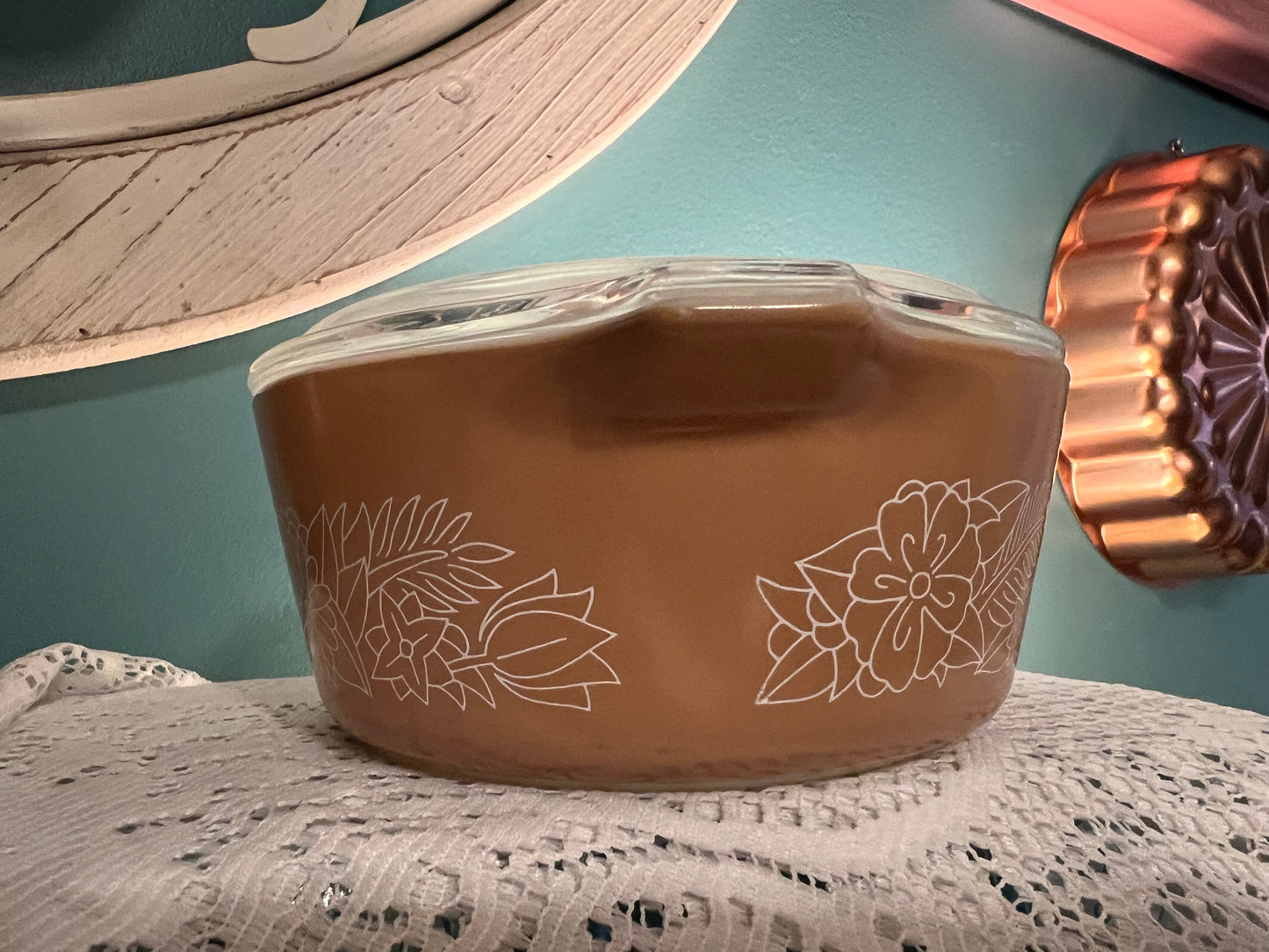 Vintage Pyrex 472-B Woodland Casserole Dish with Lid – 750mL, Light Brown Floral, 1970s - Dusty Treasures