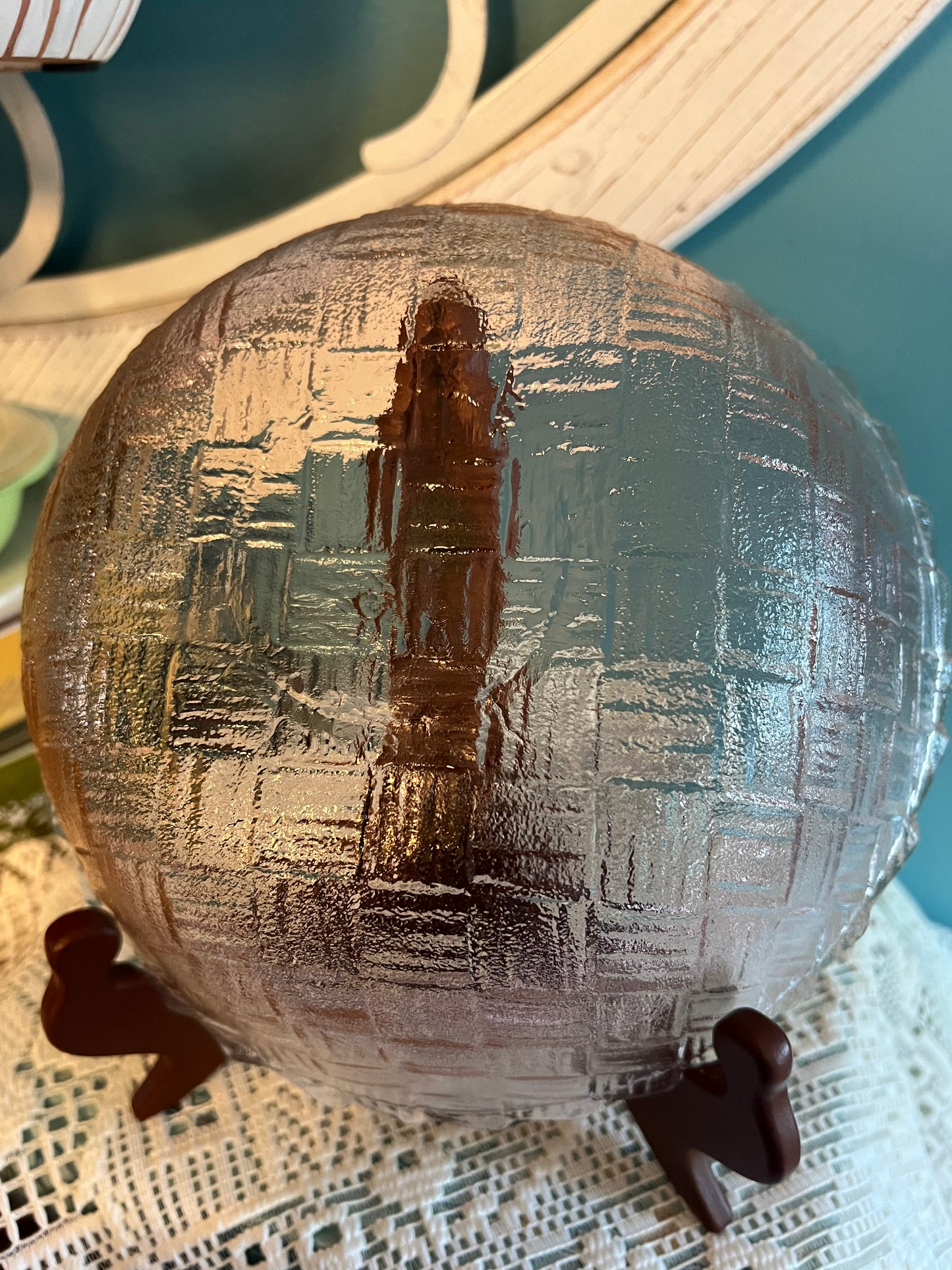 Collectible mid-century Indiana Glass pink Weavetex pattern bowl