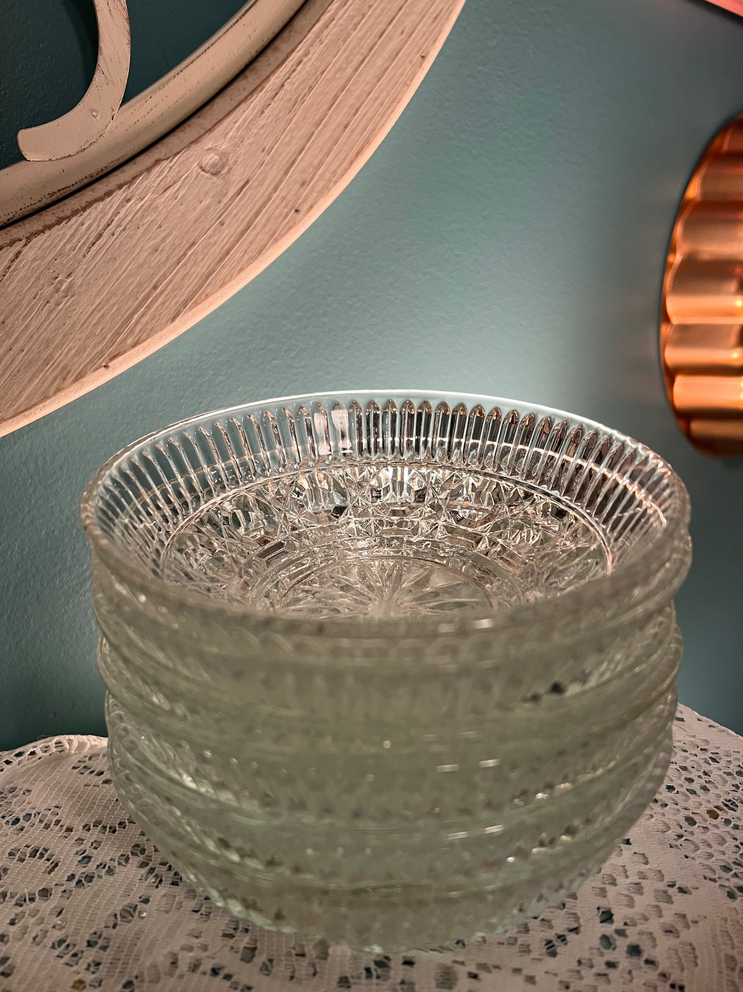 Single vintage Indiana Glass Windsor Button and Cane clear pressed glass dessert bowl
