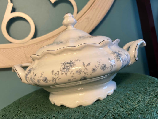 Johann Haviland Blue Garland Covered Casserole Dish | Vintage Porcelain