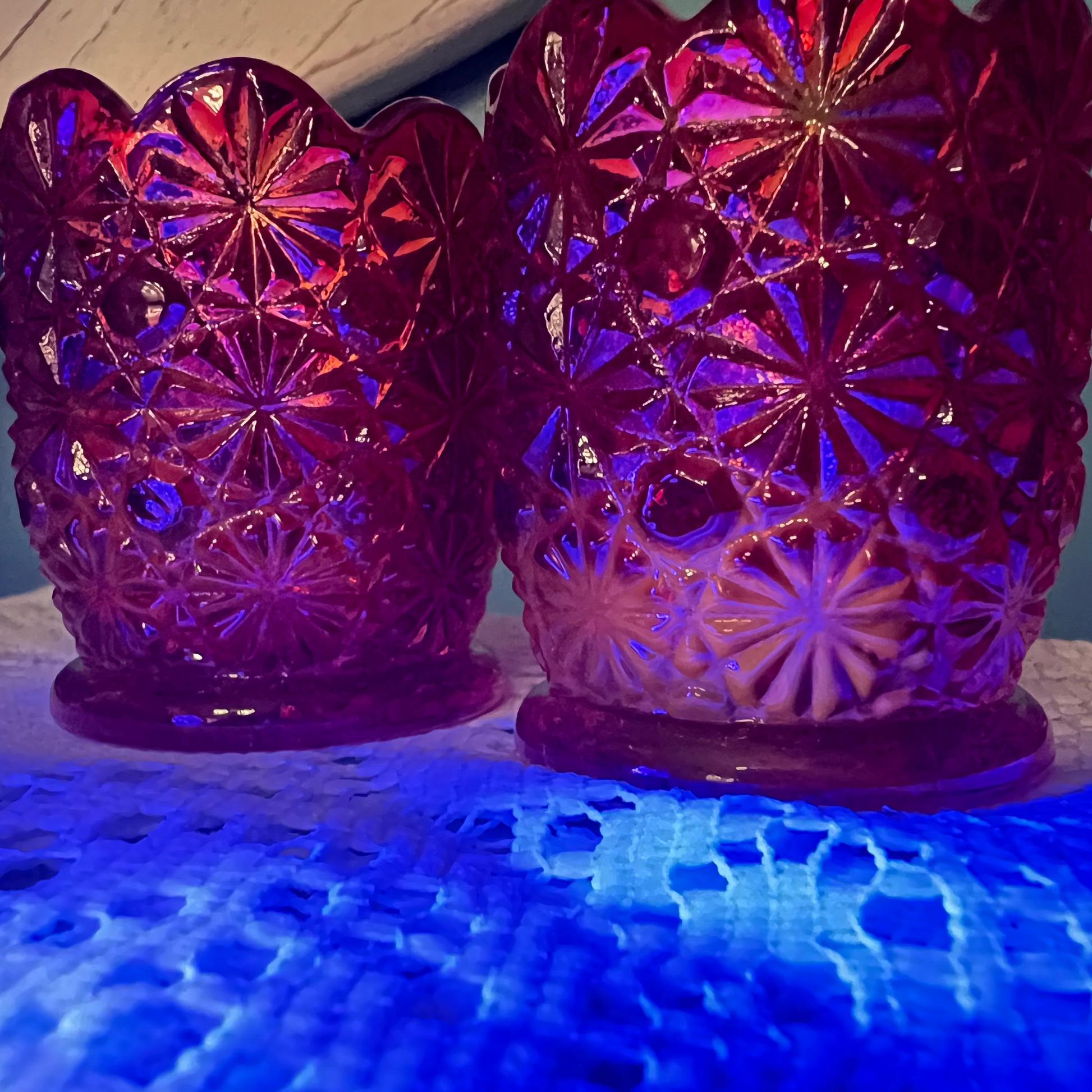 Glowing cadmium Amberina glass mid-century L.E. Smith collectible