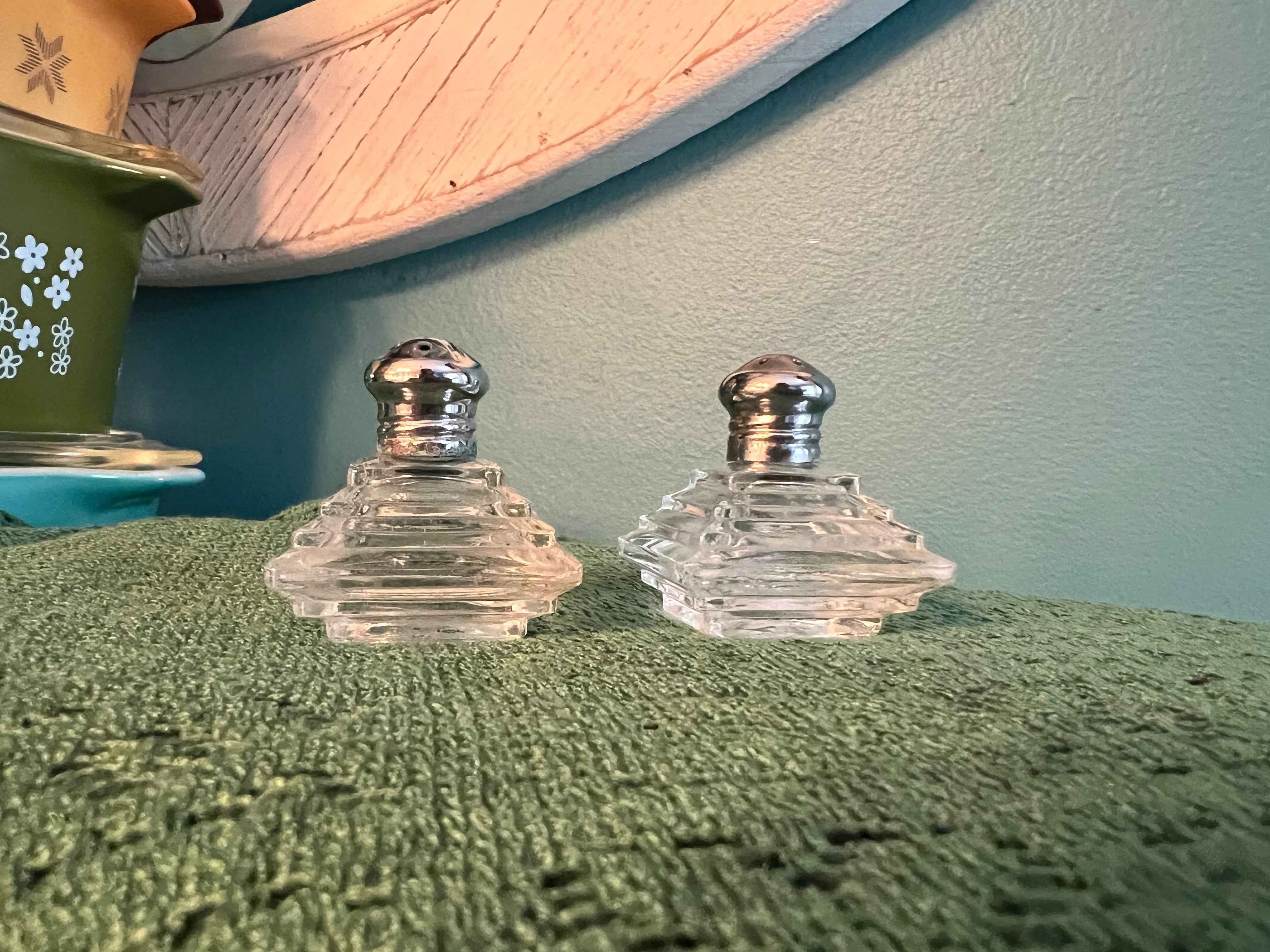 Vintage Irice Pyramid Ribbed Glass Salt & Pepper Shakers | Art Deco ...