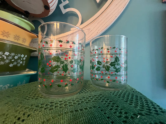 Set of 2 vintage Libbey Glass Christmas Holly Berry tumblers