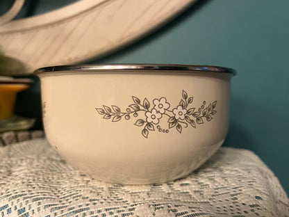 Nesting Pfaltzgraff Heirloom kitchenware with minor chips