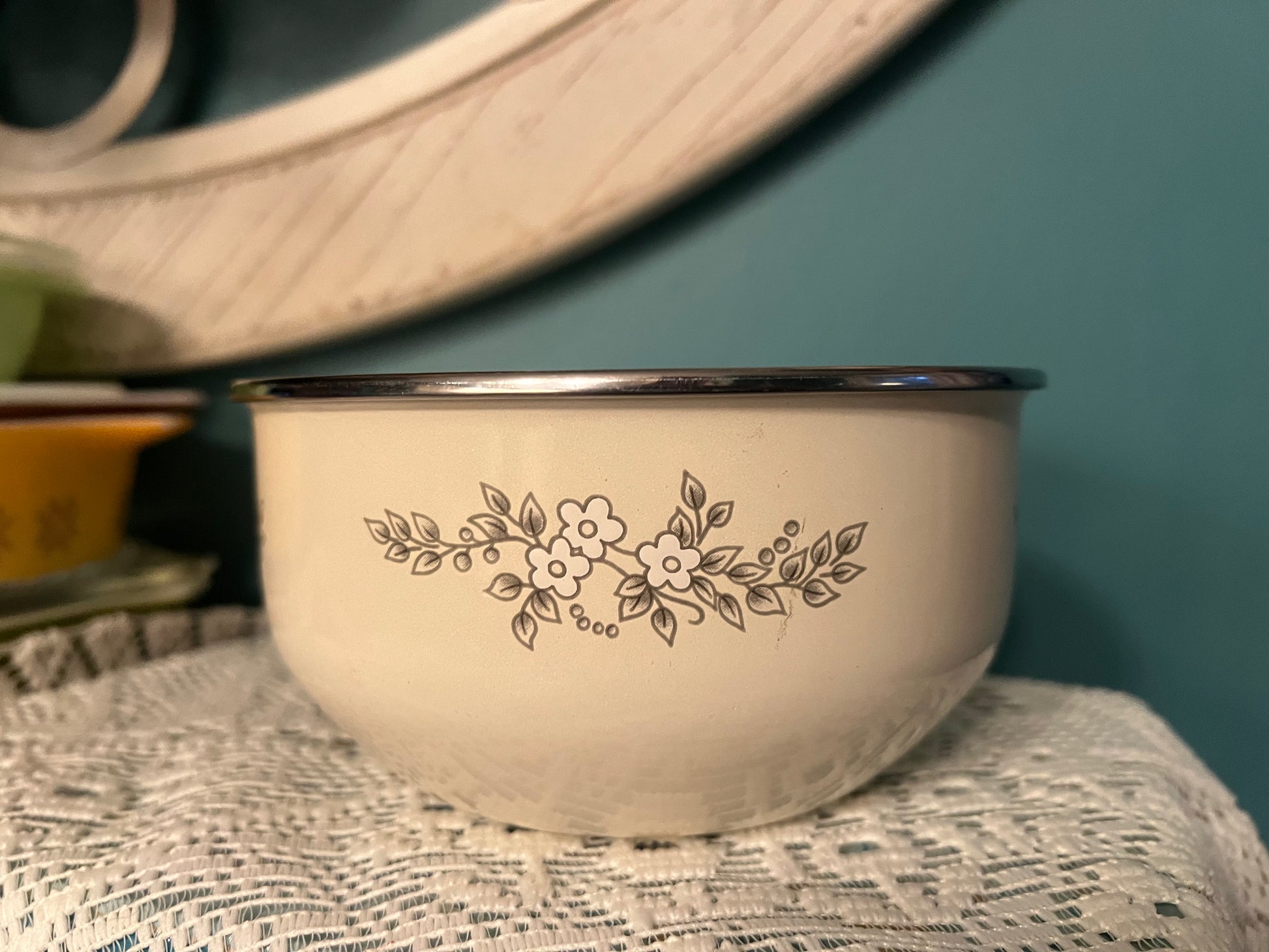 Heirloom display collectible bowls