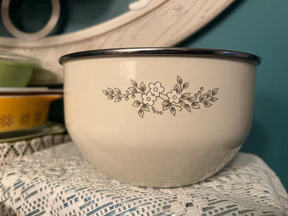 Vintage Pfaltzgraff Heirloom 2-piece metal nesting mixing bowls